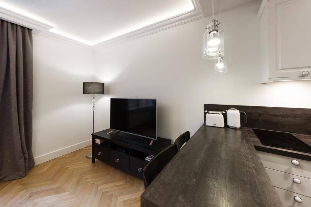 Apartamenty-Mi Crystal Warschau Buitenkant foto